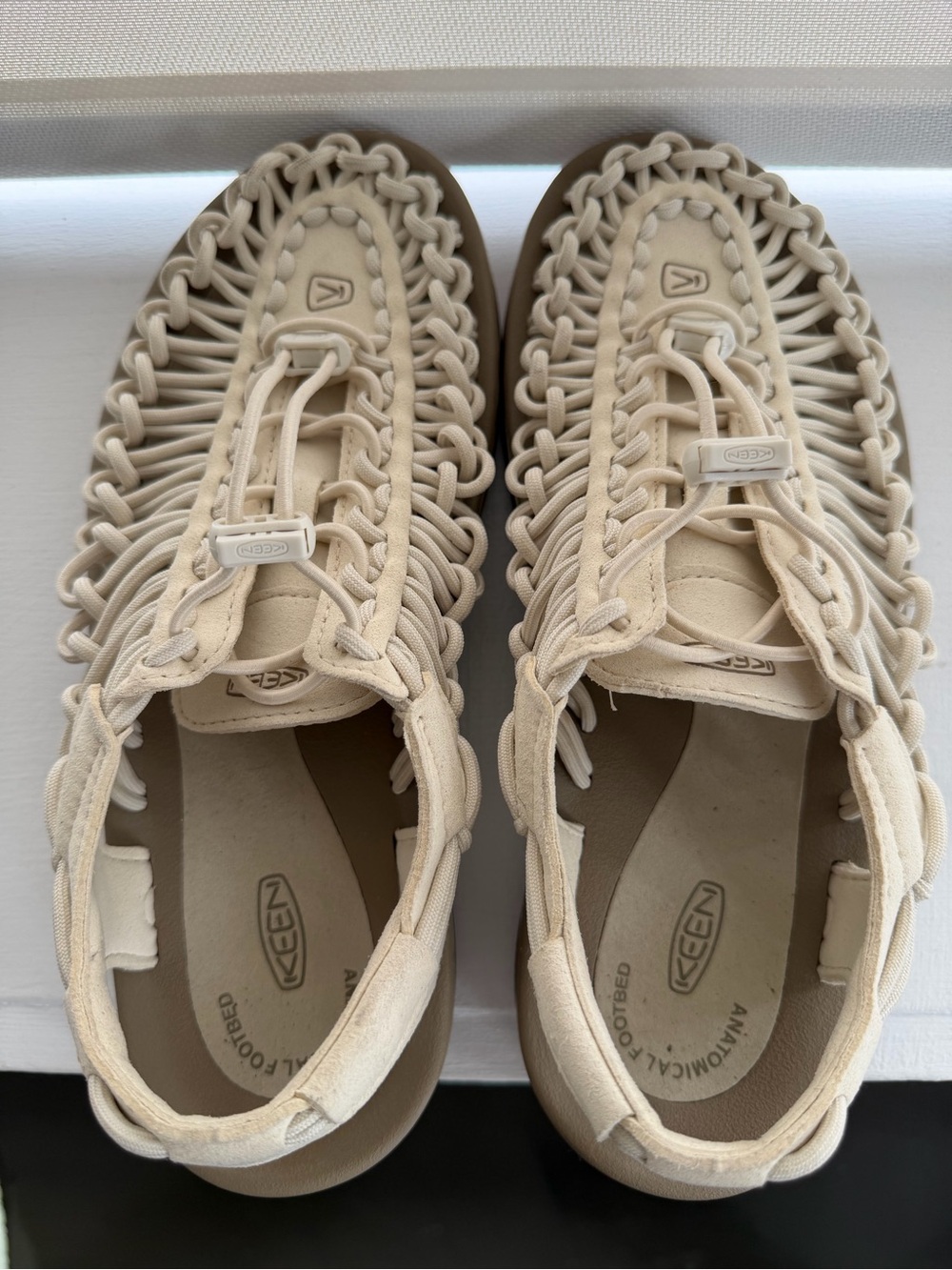 KEEN Uneek Sandals Women’s 8 White Cap Cornstalk Colour EUC Worn Twice - Picture 5 of 14